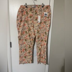 CodeBleu Women’s Floral Print Chelsea Capri